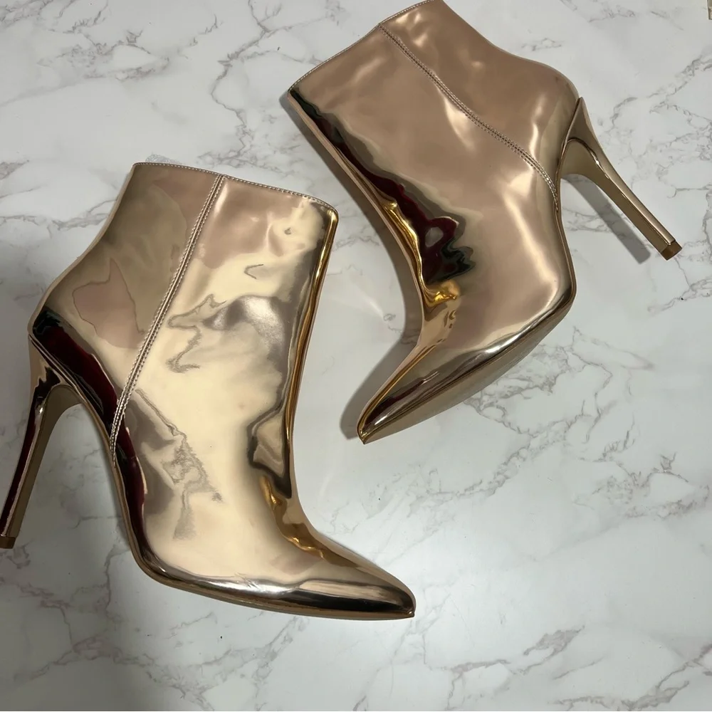 NIB Charles by‎ Charles David Rose Gold Metallic Ankle Boot -- 10